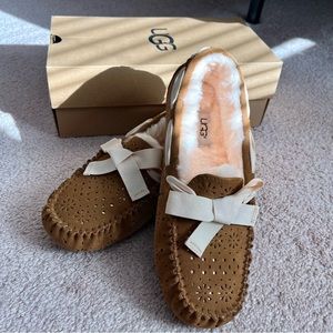 UGG Dakota Sunshine Perf Slipper
